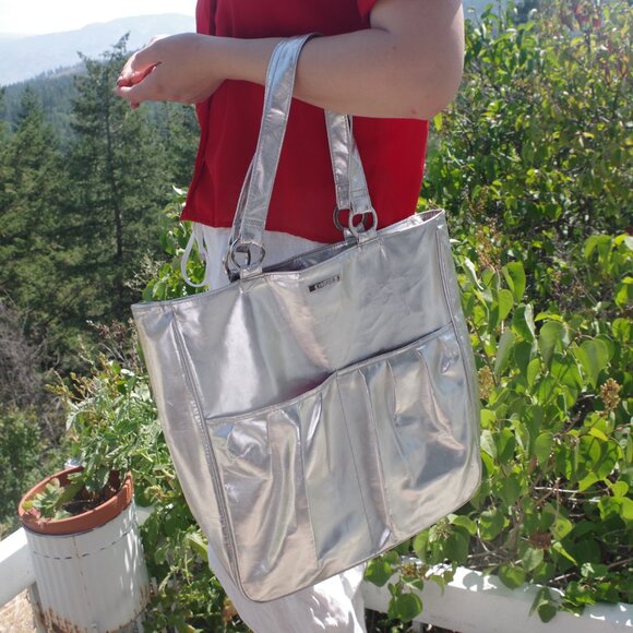 Clinique Silver Metallic Tote Bag Patent Leather Ladies - Picture 4 of 6